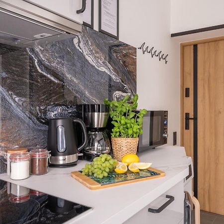 Green Garden & Private Parking Apartments With Playground รีกา ภายนอก รูปภาพ