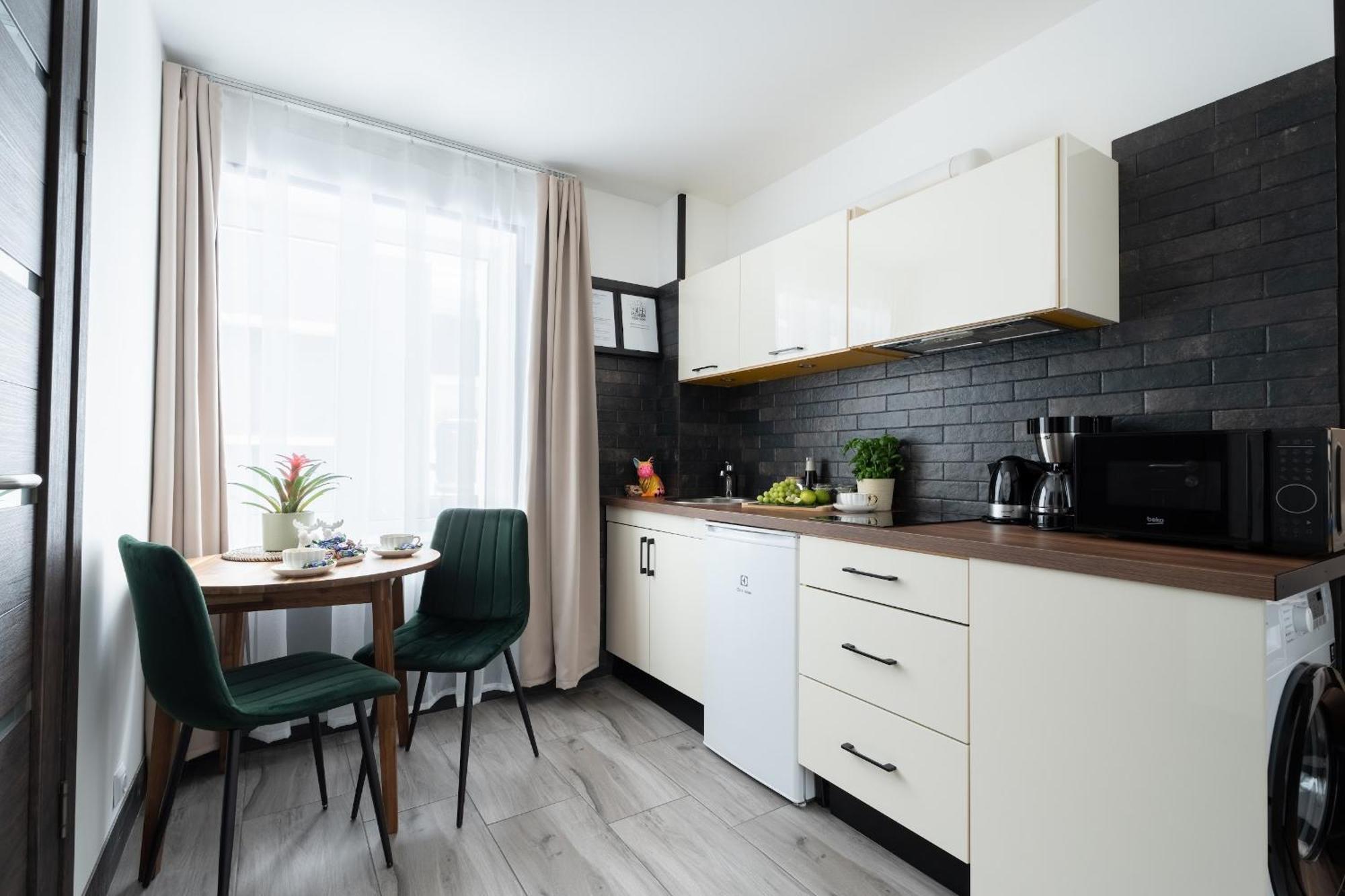 Green Garden & Private Parking Apartments With Playground รีกา ภายนอก รูปภาพ