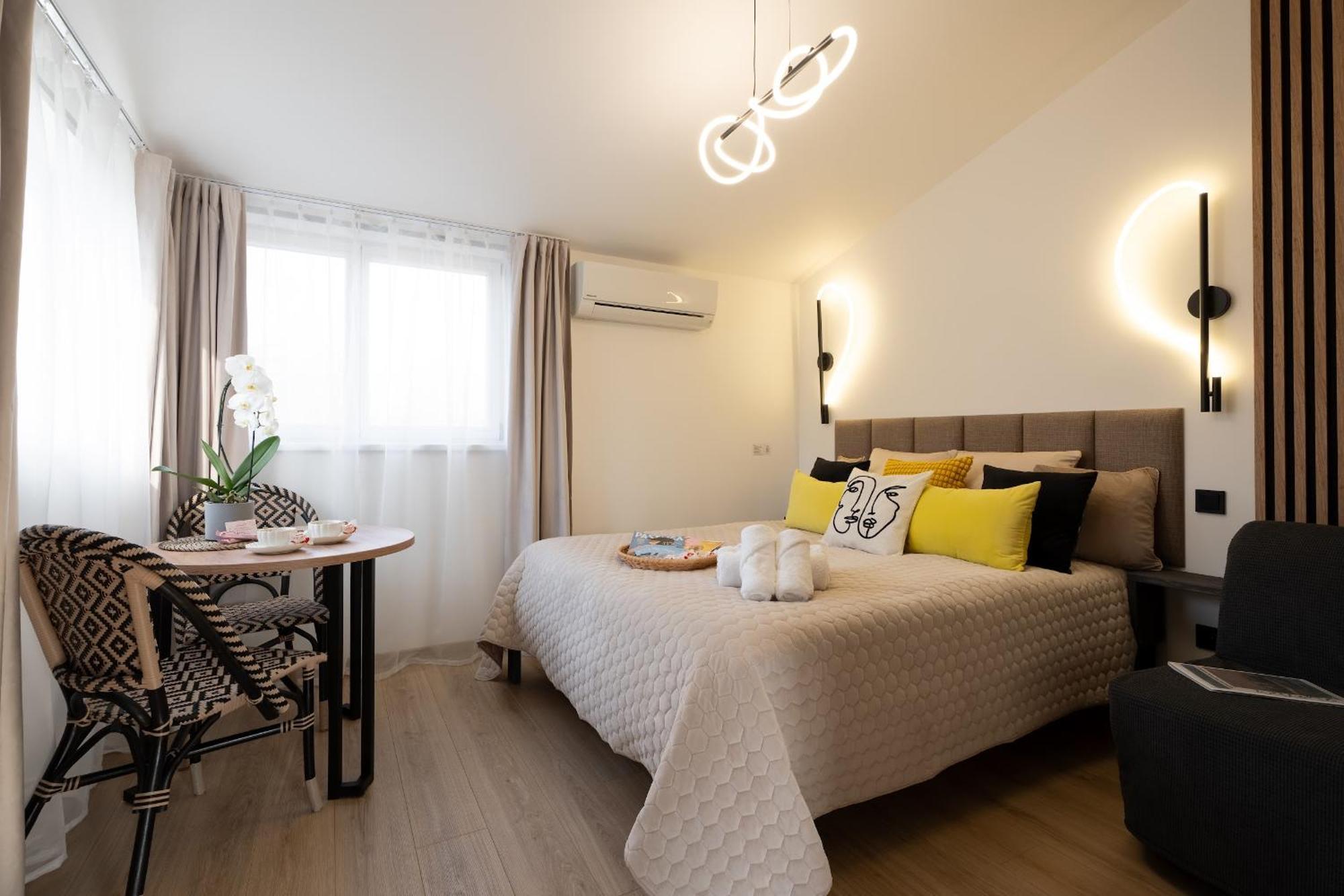 Green Garden & Private Parking Apartments With Playground รีกา ภายนอก รูปภาพ