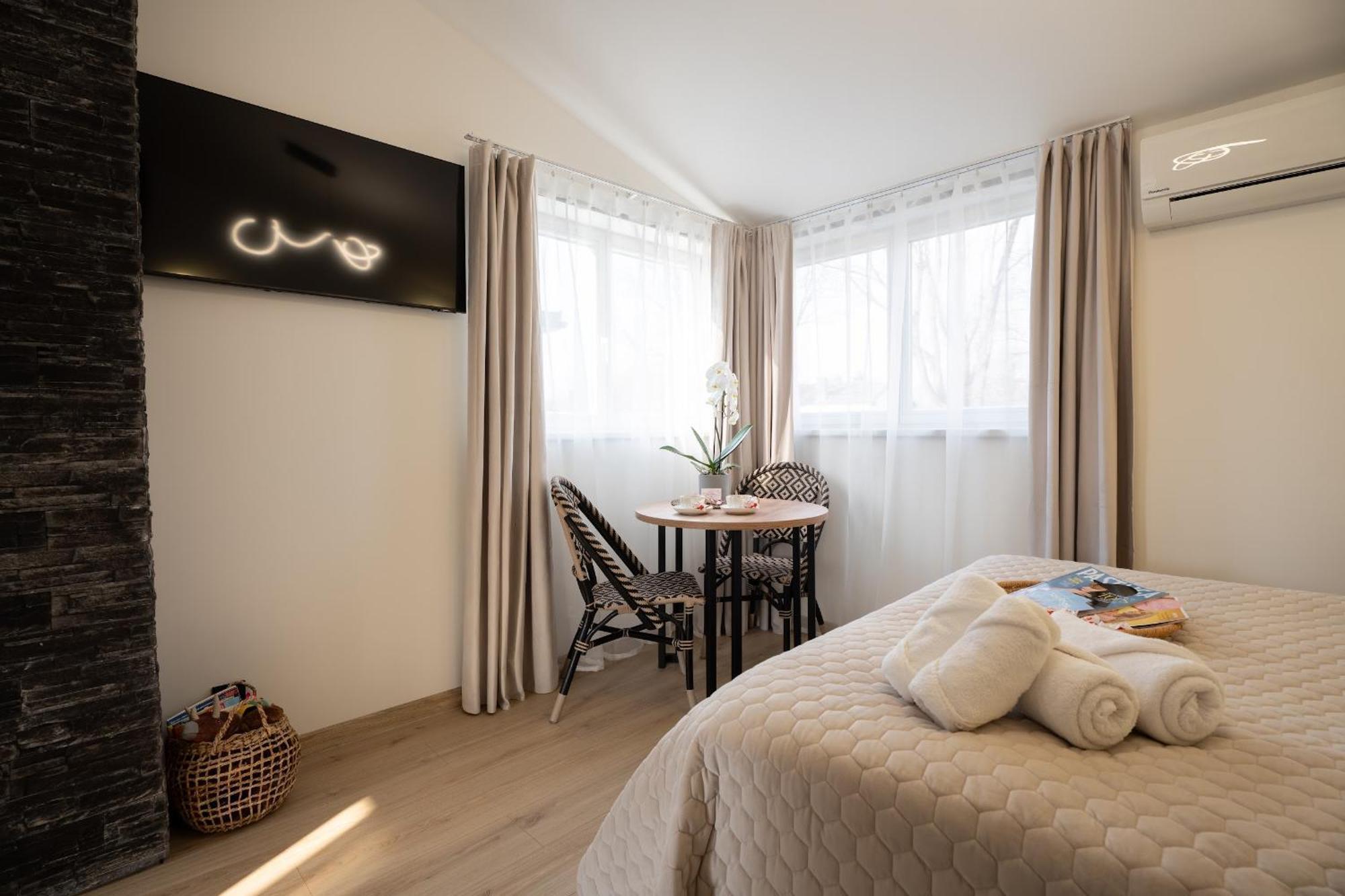 Green Garden & Private Parking Apartments With Playground รีกา ภายนอก รูปภาพ